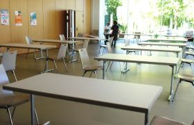 Disposition de la salle de collation tenant compte des risques des variants